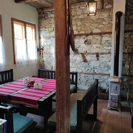 кулинарна софрица Hvoyna